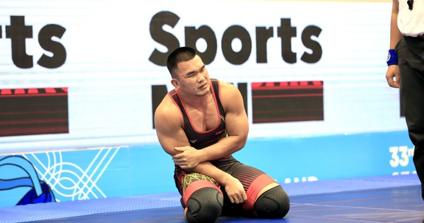 Bị rách cơ chỉ mới 6 giây, đô vật Việt Nam tiếc nuối 'phí mất 2 năm'