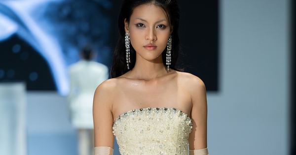 Người mẫu trẻ là trung tâm của sàn diễn tôn vinh giá trị Việt