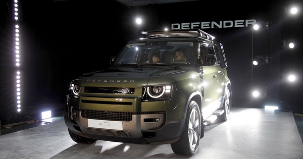 Huyền thoại off-road Land Rover Defender mới về Việt Nam, giá từ 5,1 tỉ đồng