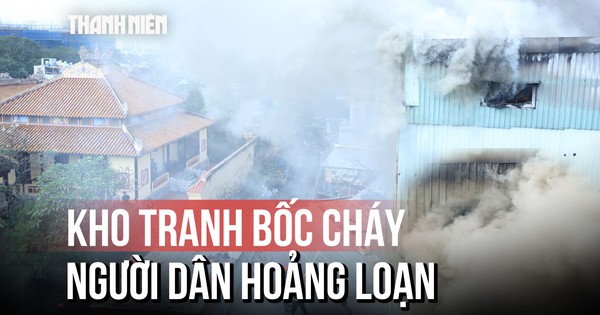 Kho chứa tranh vẽ gần cầu Rồng bốc cháy dữ dội