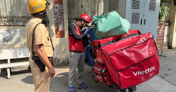 Thói quen nhiều shipper mắc phải, có thể bị CSGT phạt tới 6 triệu đồng