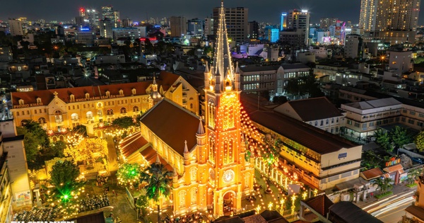 Nhà thờ Đức Bà, Tân Định lên đèn: Điểm hẹn ban đêm của người Sài Gòn mùa Giáng sinh