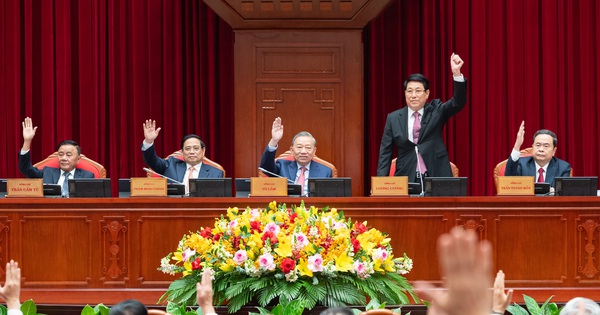 Khai mạc Hội nghị Trung ương 15