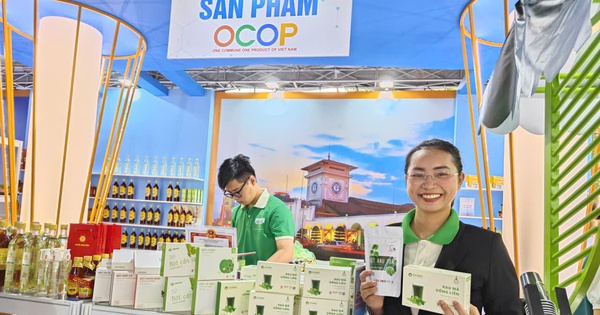 Người dân TP.HCM vui tết tây, đón tết ta cùng nông sản Ocop