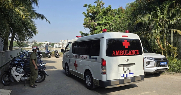 Phát hiện thi thể nam giới trôi vào nhà dân ven sông Sài Gòn