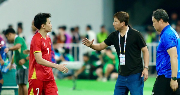 Được HLV Kim Sang-sik và ông Polking tin yêu cỡ này,  Đình Bắc không tỏa sáng sao được