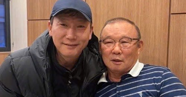 HLV Kim Sang-sik dùng từ 'vĩ đại' để ca ngợi nhân vật đã thành huyền thoại tại Việt Nam