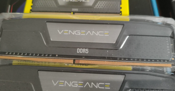 Người dùng bị tráo RAM DDR5 thành DDR4 khi mua hàng trực tuyến