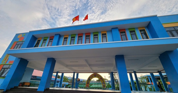 Giáo viên phản ánh nhà trường yêu cầu 'đúng giờ tuyệt đối', hiệu trưởng nói gì?