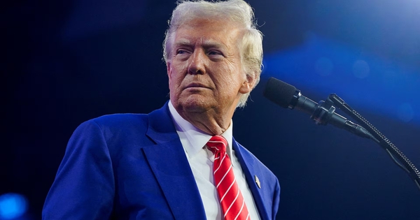 Lại vuốt mặt không nể mũi