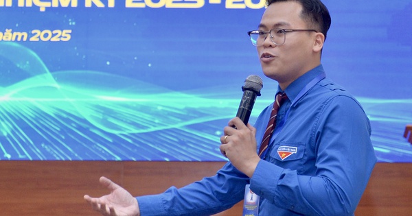 Cán bộ Đoàn luôn đồng hành để sinh viên 'sống một cuộc đời rực rỡ'