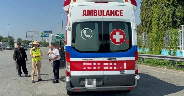 Khi nào xe cấp cứu được bật tín hiệu đèn ưu tiên?