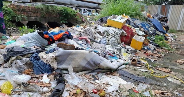 Rác thải bốc mùi dọc đường Phạm Văn Đồng, Vành đai 2: Phường Thủ Đức nói gì?