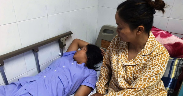 Mẹ của nữ sinh lớp 8 bị đánh hội đồng: 'Xem clip mà tôi chết lặng'