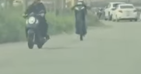 Đà Nẵng: 'Bốc đầu' xe máy giữa đường, 2 thanh niên bị tịch thu xe