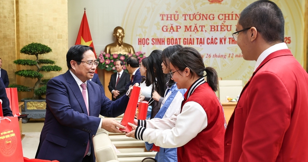 Thủ tướng: Khuyến khích đào tạo song bằng, thí điểm học vượt cấp, vượt lớp