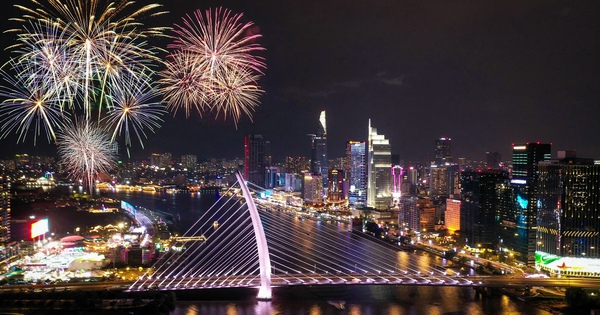 TP.HCM bắn pháo hoa 6 điểm đón năm mới 2026