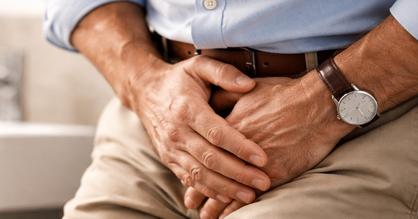 Vì sao người huyết áp cao không nên nhịn tiểu lâu?