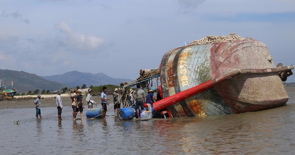 Tái thiết vùng rốn lũ: Vá lại tàu thuyền, trở lại nhịp sống mưu sinh