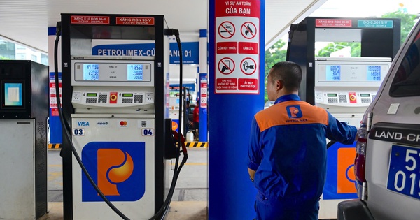 Giá xăng dầu hôm nay 27.12.2025: Dầu thế giới lao dốc, xăng trong nước dự báo tăng?