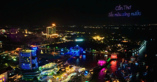 Đông nghịt người xem khai mạc lễ hội văn hóa sông nước Cần Thơ