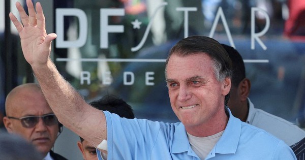 Cựu Tổng thống Brazil Bolsonaro điều trị chứng nấc cụt dai dẳng