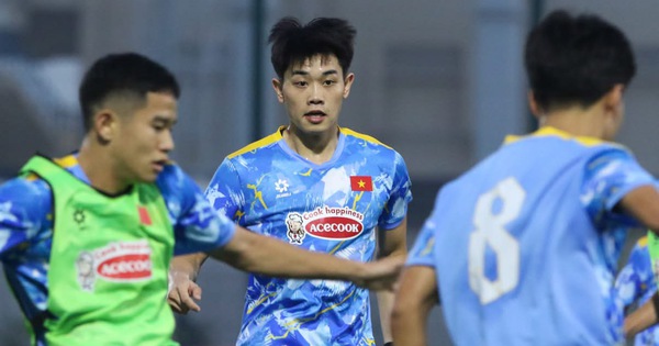 Đình Bắc lần đầu tiên phát ngôn sau khi giành Quả bóng bạc Việt Nam, khiêm tốn và chân thành…