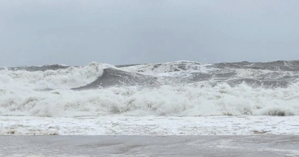 Không khí lạnh gây rét từ miền Bắc vào Huế, Biển Đông gió giật cấp 8