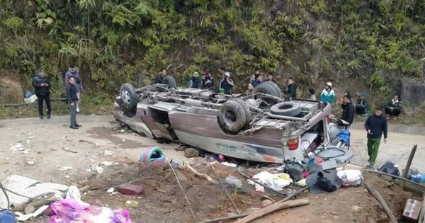 Lật xe chở đoàn giáo viên đi từ thiện ở Lào Cai, 8 người tử vong