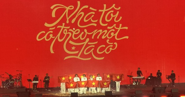 Phương Mỹ Chi 'quẩy' hết mình trong Liên hoan Âm nhạc quốc tế TP.HCM