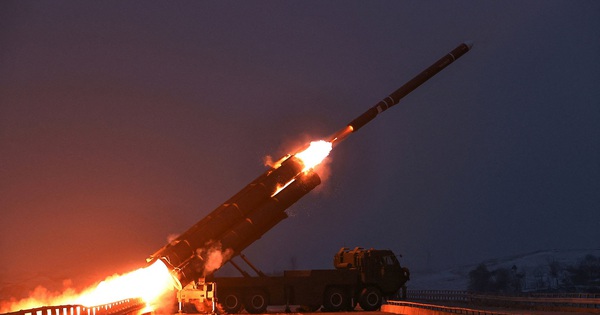 Ông Kim Jong-un thị sát tập trận tên lửa hành trình chiến lược