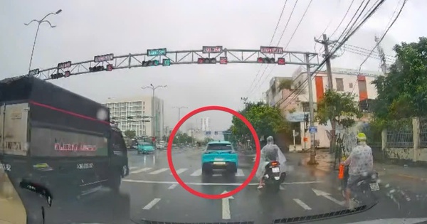 Vượt đèn đỏ, tài xế taxi bị phạt nặng