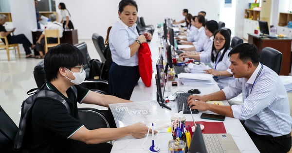 TP.HCM gấp rút sắp xếp lại công chức phường, xã