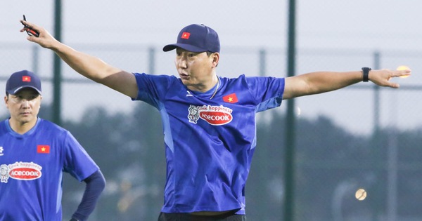 CĐV Thái Lan lại trầm trồ khen bóng đá Việt Nam đi trước thời đại khi cử đội U.21 đá ASIAD