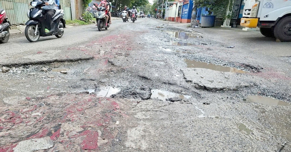 Đường bong tróc nhựa, đi lại khó khăn