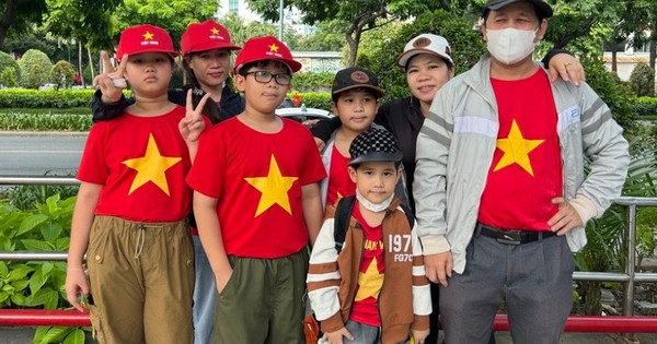 Ngày đầu năm mới: Ở TP.HCM vừa đi chơi, vừa không tốn tiền di chuyển