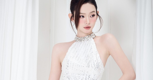 Vẻ đẹp thăng hoa trong những chiếc váy tiệc tinh xảo