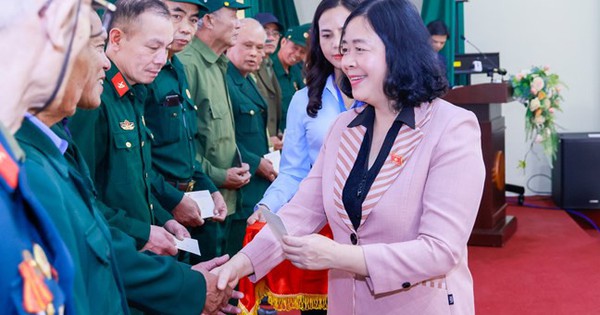 MTTQ Việt Nam tặng 30.000 suất quà cho người nghèo, người khó khăn dịp tết 2026