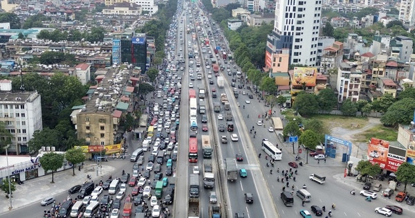 Người đổ về quê nghỉ tết Dương lịch 2026, cửa ngõ Hà Nội ùn tắc