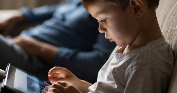 Cảnh báo rối loạn lo âu ở tuổi teen khi dùng thiết bị điện tử sớm