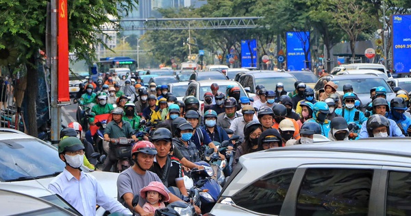 Chiều 31.12, dòng người đổ về trung tâm TP.HCM countdown đón giao thừa 2026