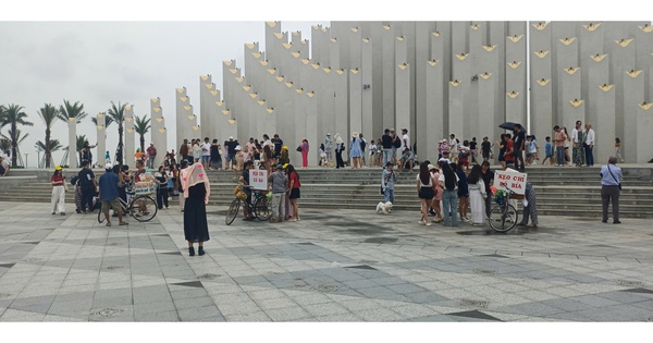 Giao công an xử lý dứt điểm nạn buôn bán hàng rong trong công viên nghìn tỉ