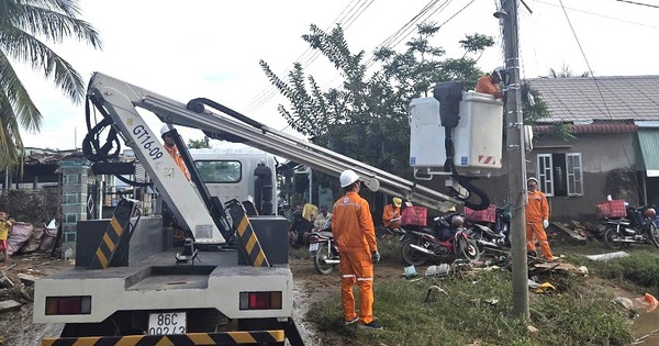Ngập sâu diện rộng, Công ty Điện lực Lâm Đồng trực 24/24, kịp thời ứng phó