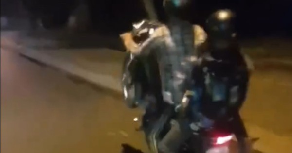 Clip chạy xe máy bốc đầu biểu diễn ở Hóc Môn gây bức xúc