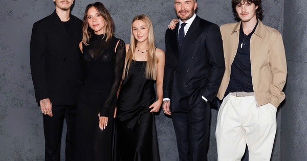 Victoria Beckham d&ugrave;ng h&igrave;nh ảnh con g&aacute;i để chinh phục c&ocirc;ng ch&uacute;ng Mỹ