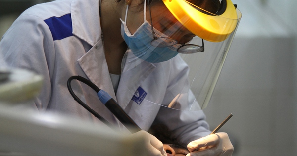 Tuyển sinh ĐH 2025: V&igrave; sao khối ng&agrave;nh sức khỏe lu&ocirc;n 'n&oacute;ng'?