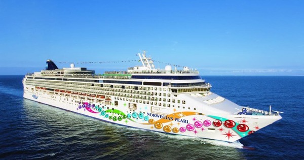 Si&ecirc;u du thuyền chở 2.300 kh&aacute;ch khỏa th&acirc;n đang l&ecirc;nh đ&ecirc;nh tr&ecirc;n biển