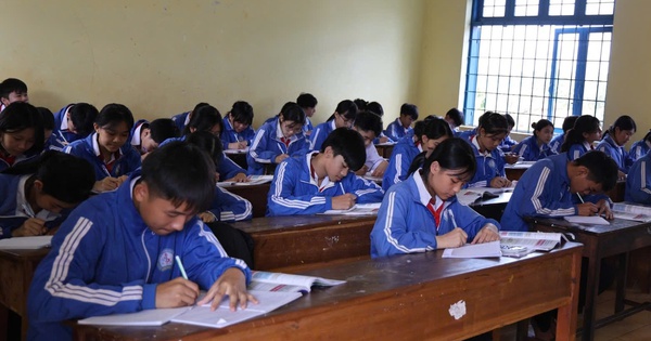 Thực hiện nghi&ecirc;m dạy th&ecirc;m, học th&ecirc;m: L&ecirc;n danh s&aacute;ch học sinh &ocirc;n tập, gi&aacute;o vi&ecirc;n dạy