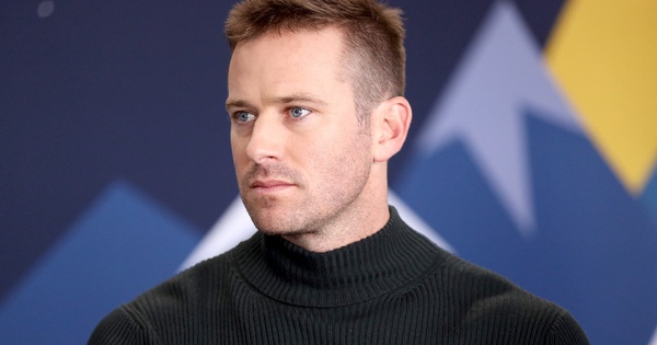 T&agrave;i tử 'Call me by your name' l&ecirc;n tiếng về b&ecirc; bối 'muốn ăn thịt người'