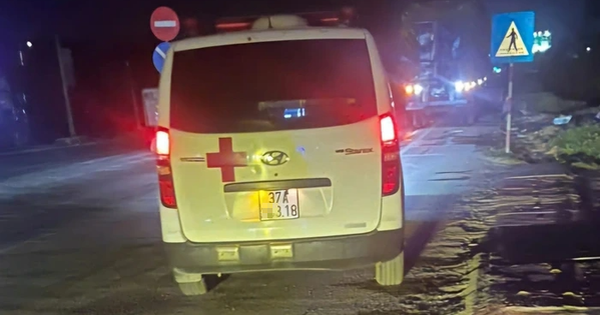 Xử phạt t&agrave;i xế xe cứu thương hụ c&ograve;i kh&ocirc;ng đ&uacute;ng quy định